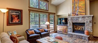Mountain Thunder Condo | 7 min Walk to Main Street with Hot Tub, Pool & Sauna