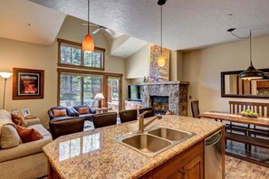 TV, fireplace, stereo