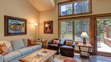 TV, fireplace, stereo