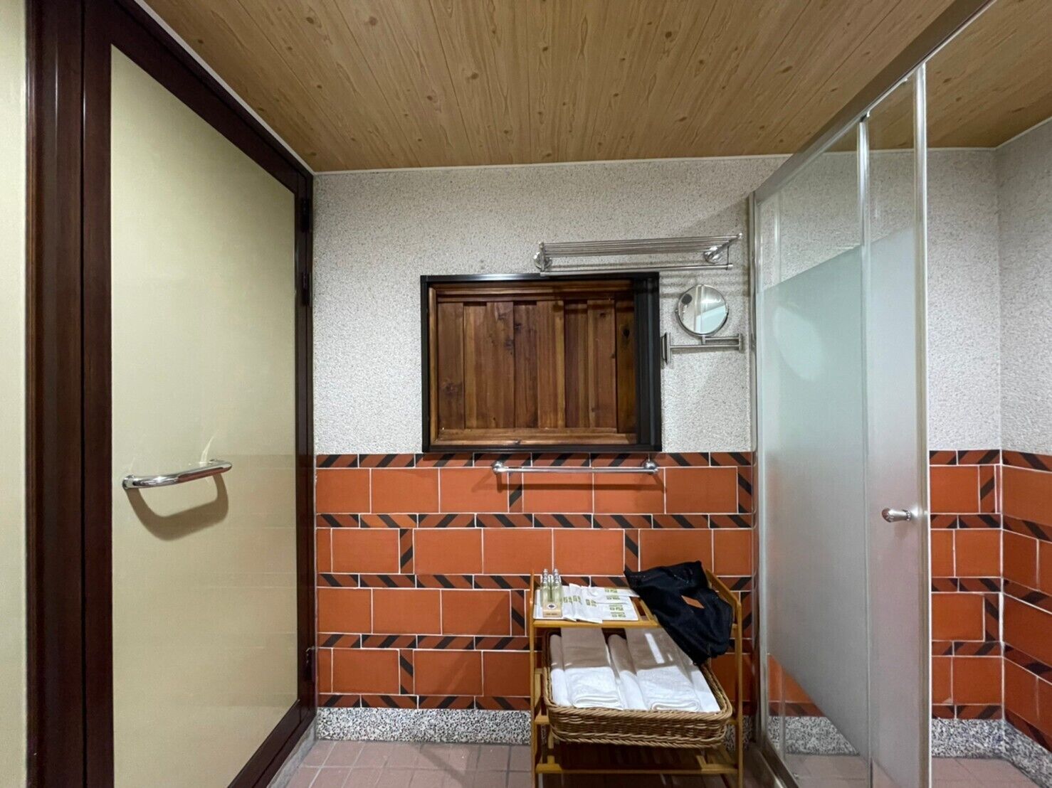 Cause | Bathroom | Shower, free toiletries, hair dryer, slippers