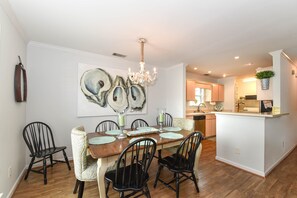 Dining - Tybee Paradise Beach House for Families, Pet Friendly (Tybee Island)