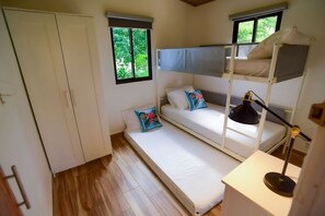 2 bedrooms, in-room safe, iron/ironing board, free WiFi - House under palm trees (pool and whirlpool included) (Jarabacoa)