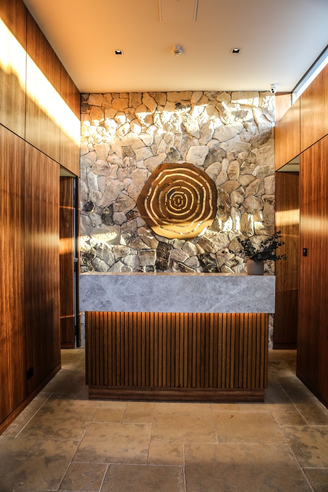 Sequoia Lodge - Exclusive Adults Luxury Retreat by null