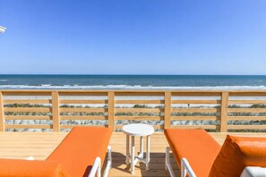 Property grounds - Direct Oceanfront Vilano Beach, Luxury Renovated Home, Sunrise Deck, Sleeps 7 (St. Augustine)