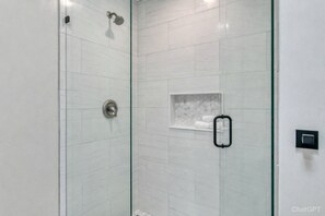 Shower, hair dryer, towels, toilet paper - Direct Oceanfront Vilano Beach, Luxury Renovated Home, Sunrise Deck, Sleeps 7 (St. Augustine)