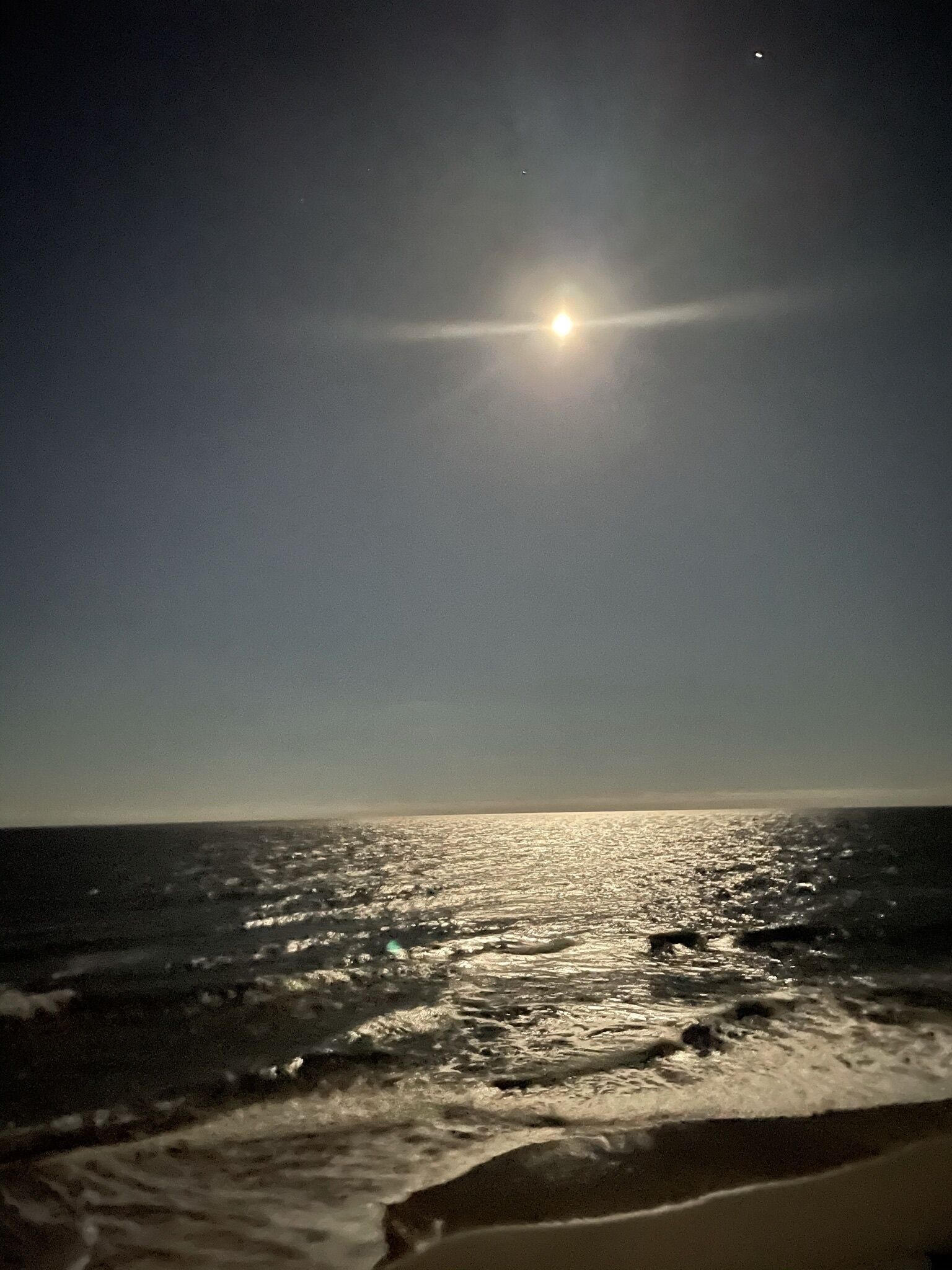 Sulla spiaggia, lettini da mare, teli da spiaggia