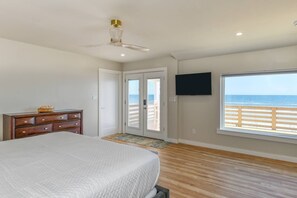 3 bedrooms, iron/ironing board, travel cot, free WiFi - Direct Oceanfront Vilano Beach, Luxury Renovated Home, Sunrise Deck, Sleeps 7 (St. Augustine)
