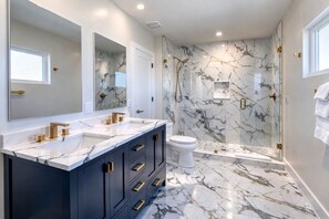 Shower, hair dryer, towels, toilet paper - Direct Oceanfront Vilano Beach, Luxury Renovated Home, Sunrise Deck, Sleeps 7 (St. Augustine)