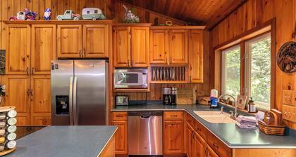 Gait to Paradise - 15 minutes to Boone, hot tub, completely private, creek in back yard