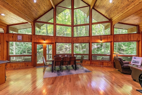Gait to Paradise - 15 minutes to Boone, hot tub, completely private, creek in back yard