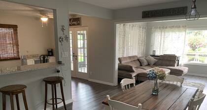 🛶🛥️WATERFRONT RIVER HOME FREE KYACKS! GULF ACCESS, FLOATING DOCK PETS WELCOME🐩🐈