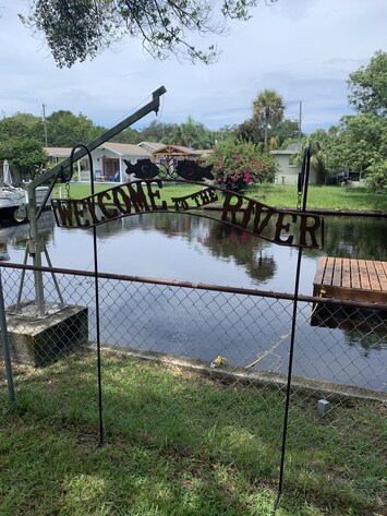 Image of 🛶🛥️WATERFRONT RIVER HOME FREE KYACKS! GULF ACCESS, FLOATING DOCK PETS WELCOME🐩🐈