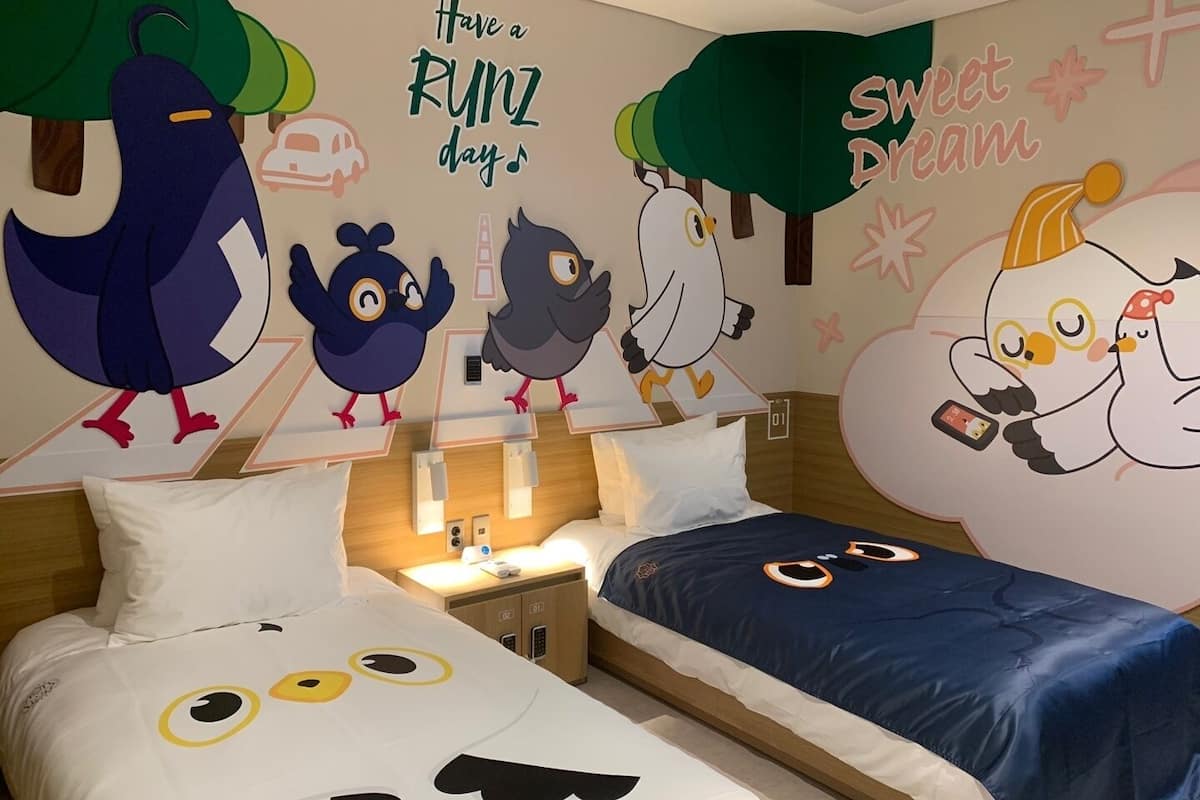 Share Concept Twin - Busan Galmaegi Runz Room | Desk, laptop workspace, blackout drapes, free WiFi