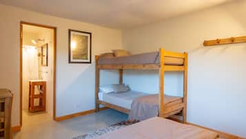 Habitación básica | 1 habitación, ropa de cama hipoalergénica, edredón y wifi gratis