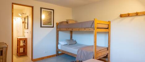 Habitación básica | 1 habitación, ropa de cama hipoalergénica, edredón y wifi gratis