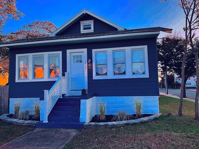 BEST 6 SLEEPS ENTIRE HOME -FREE PARKING#Pet Friendly Near Beaches CASINO