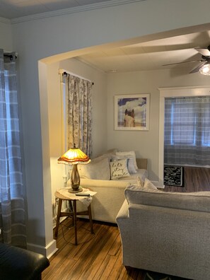 Smart TV, fireplace, computer monitors, printers - BEST⭐️6 SLEEPS+|3 BDR ENTIRE HOME💖FREE PARKING#Pet Friendly|Near Beaches CASINO (Atlantic City)