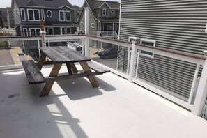 Outdoor dining - Ocean and Bay views, 3 upper decks, recently renovated, close to ACME. (Long Beach Township)