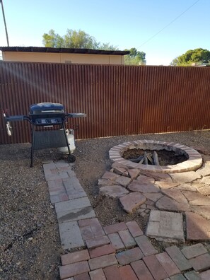 Property grounds - Arizona Guesthouse Midtown w private patio & yard (Tucson)