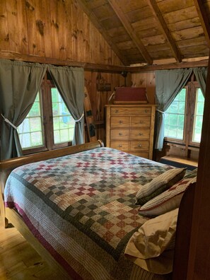 2 bedrooms, WiFi, bed sheets - Cozy Cottage on Lake Winni (Meredith)