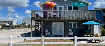 Newly remodeled &100 steps to the beach access.  Very clean and close to beach.