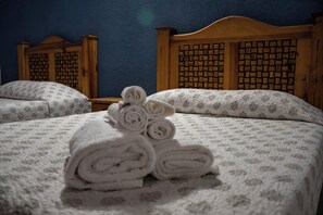 Basic Quadruple Room, 2 Queen Beds | Laptop workspace, free WiFi, bed sheets - Hotel El Patio Tequisquiapan (Tequisquiapan)
