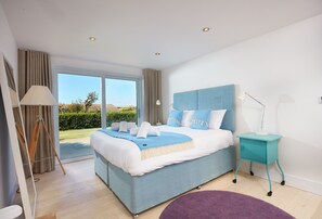 4 bedrooms, iron/ironing board, travel cot, WiFi