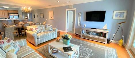 TV, DVD player, livros, videoteca