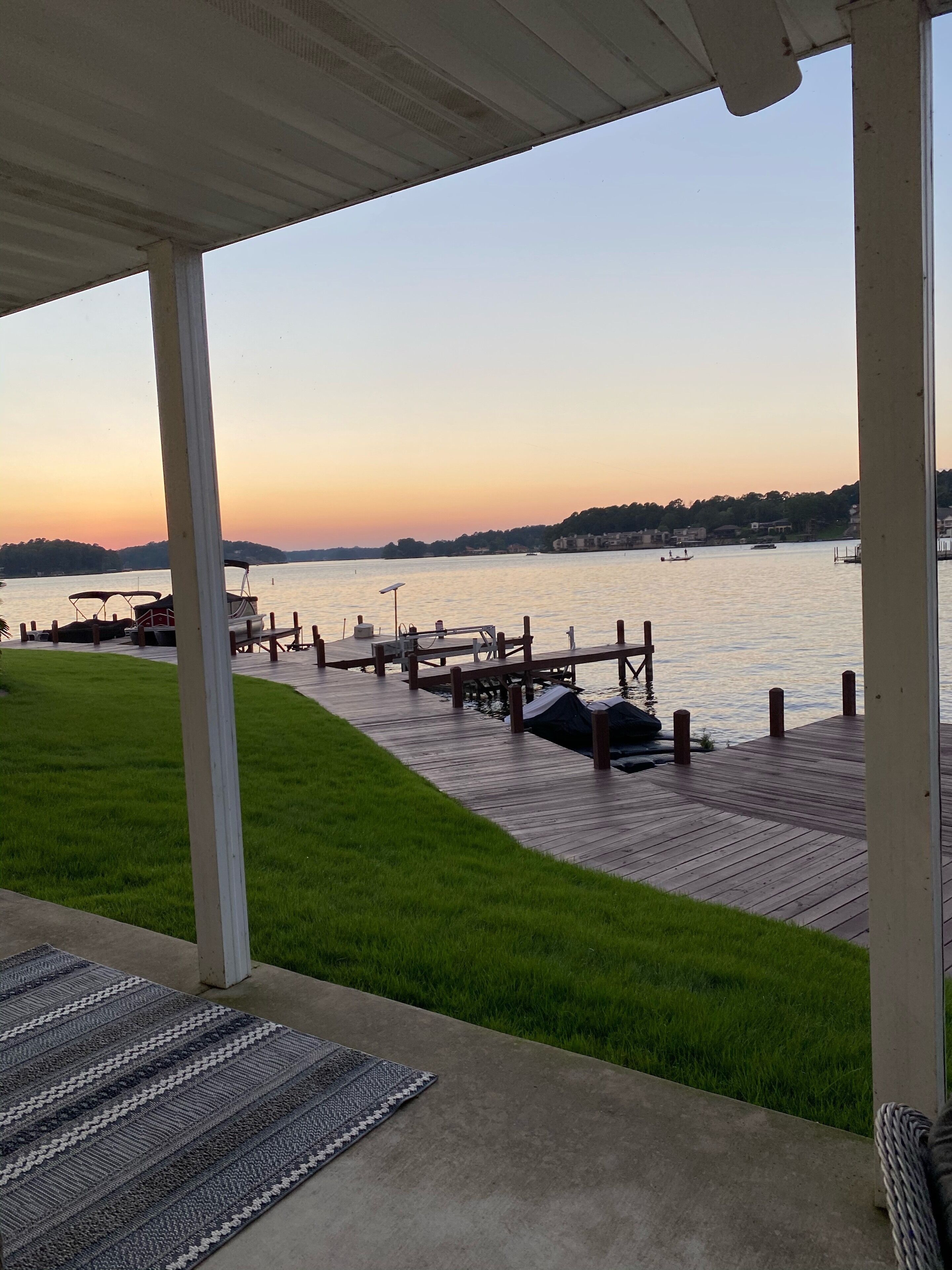 Waterfront Ground level condo on Lake Hamilton