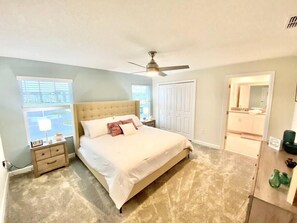 4 bedrooms, iron/ironing board, WiFi