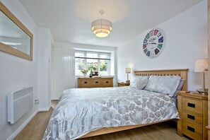 1 bedroom, desk, iron/ironing board, Internet