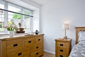 1 bedroom, desk, iron/ironing board, Internet