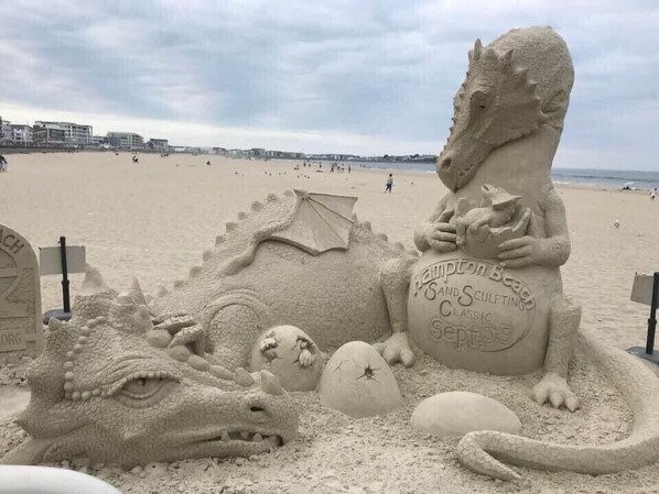 Ubicación a pie de playa, tumbonas y toallas de playa