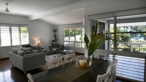 Ohana - Beachfront Holiday House