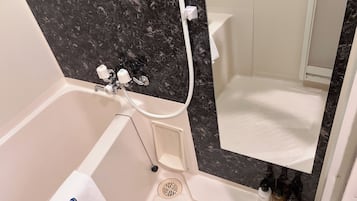 Combined shower/bathtub, deep-soaking bathtub, free toiletries