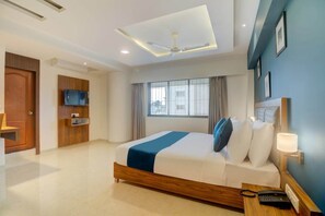 Quarto luxo | Ferros/tábuas de passar roupa, Wi-Fi de cortesia