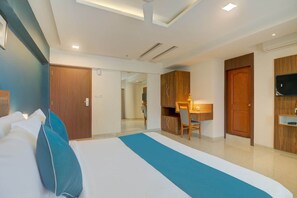 Quarto luxo | Ferros/tábuas de passar roupa, Wi-Fi de cortesia