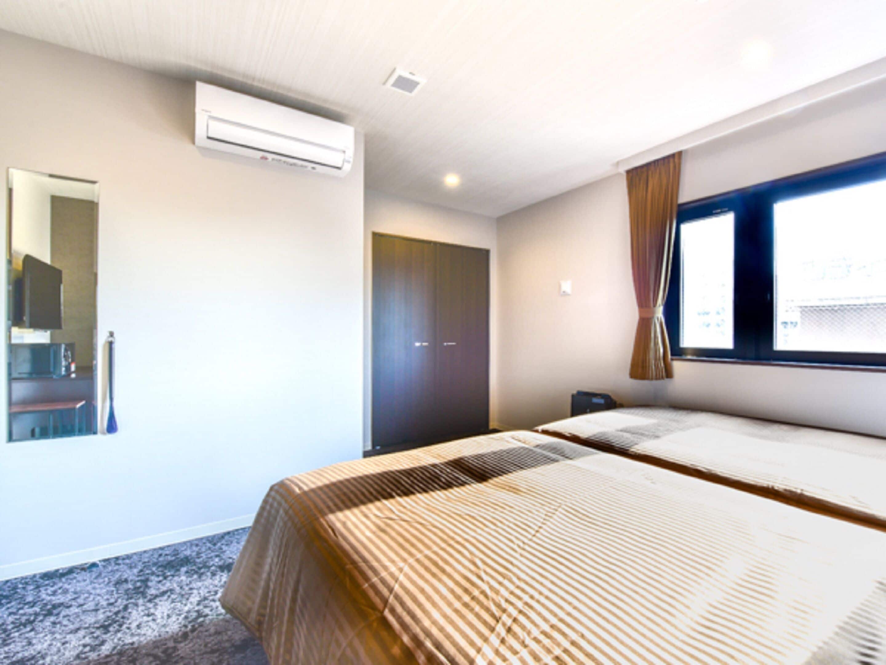 premium twin room, non smoking | desk, free wifi, bed sheets