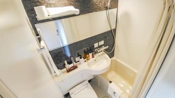 Combined shower/tub, deep soaking tub, free toiletries, hair dryer