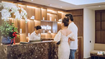Sauna, steam room, hot stone massages, Swedish massages, Thai massages