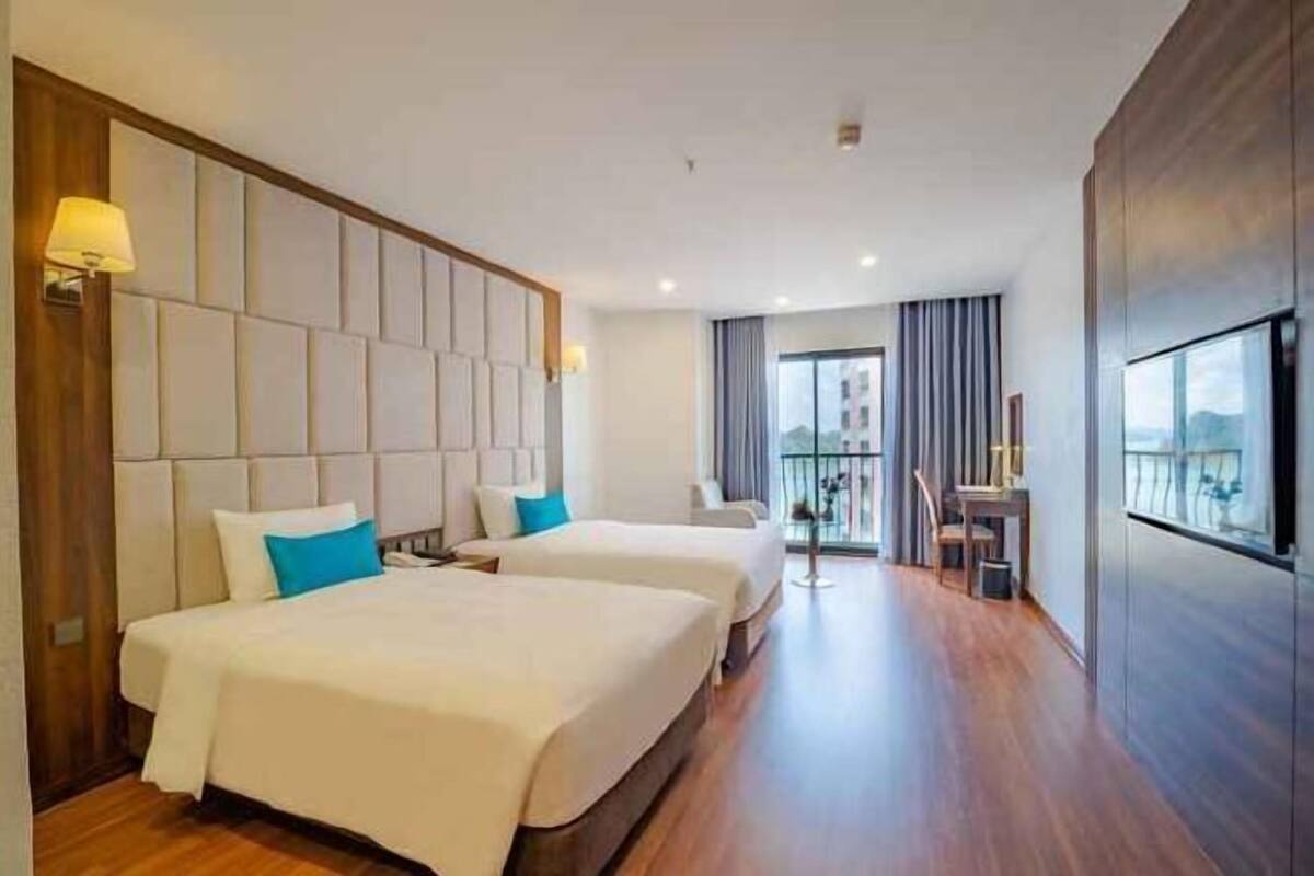 Surmatelas, minibar, coffres-forts dans les chambres, bureau