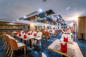 Daily buffet breakfast for a fee - Paddington Hotel Halong Bayview (Ha Long)