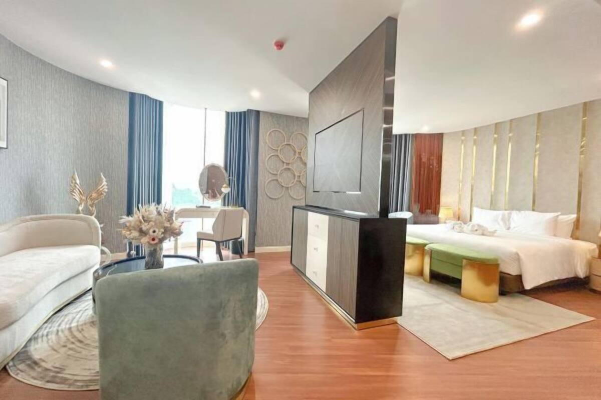 Surmatelas, minibar, coffres-forts dans les chambres, bureau