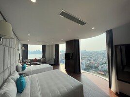 Club Deluxe Family | Pillowtop beds, minibar, in-room safe, desk