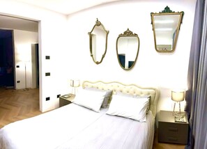 1 bedroom, iron/ironing board, WiFi, bed sheets - Bright penthouse with magnificent views, in the historic center convenient to the media! (Venice)