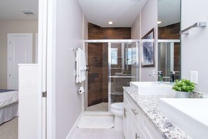 4 bedrooms, desk, iron/ironing board, WiFi