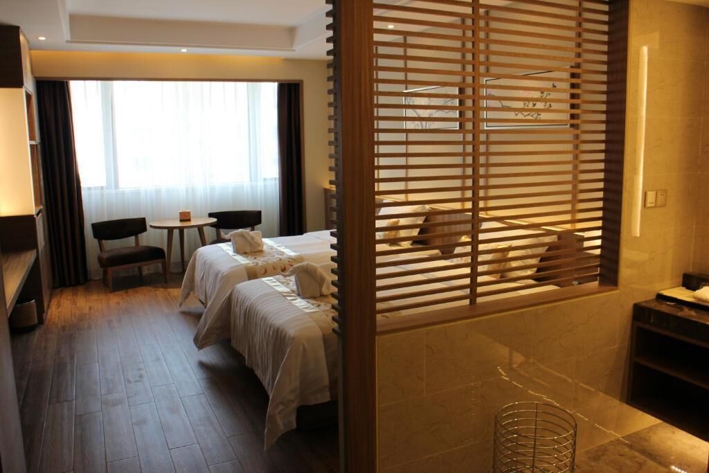 Free minibar, in-room safe, blackout curtains, soundproofing