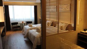 Free minibar, in-room safe, blackout curtains, soundproofing