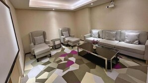 Living area - Lavande Hotel Wuhan Wangjiawan Metro Station (Wuhan)