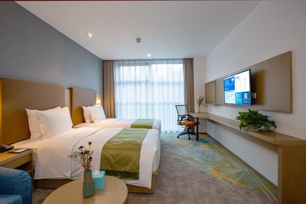 A hotel room with two beds, a desk, a chair, a TV, and a plant. - Holiday Inn Express Changzhou Xinbei (Changzhou)